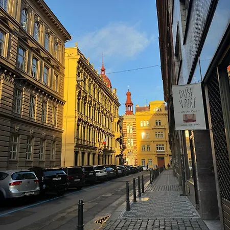 Cozy With A Terrace In The Center Of Appartamento Praga